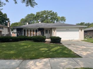 7010 Terrace Dr, Downers Grove, IL 60516