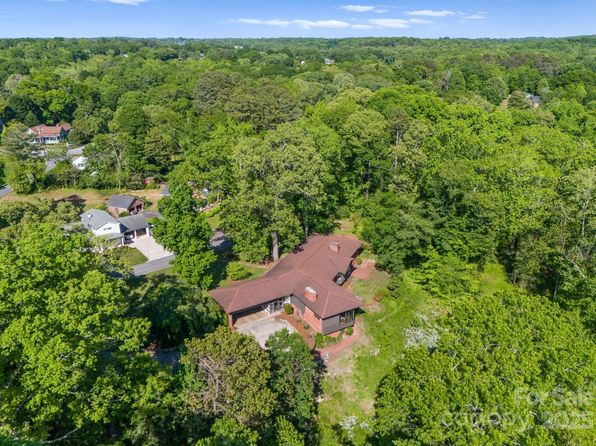 916 E Park Dr, Lincolnton, NC 28092