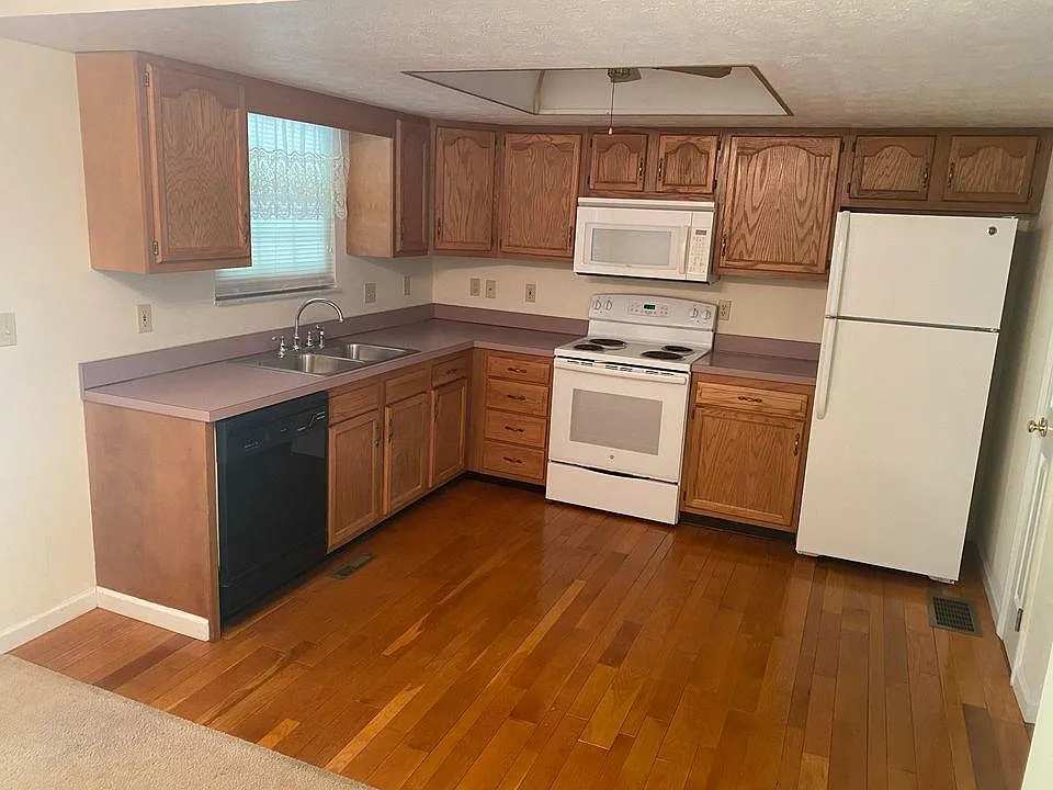 2 bed, 2.5 bath, $1,100 — Photo 4