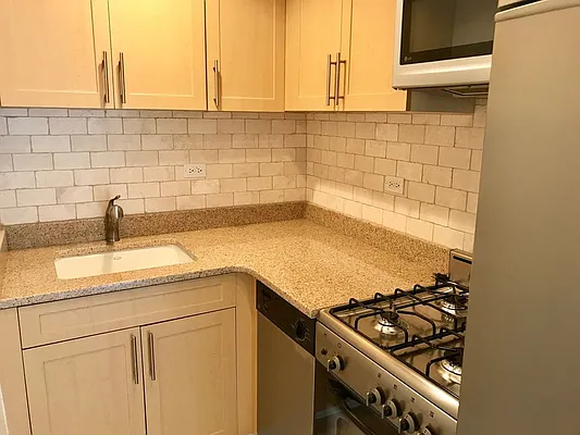 Rented by Stonehenge NYC LLC | media 2