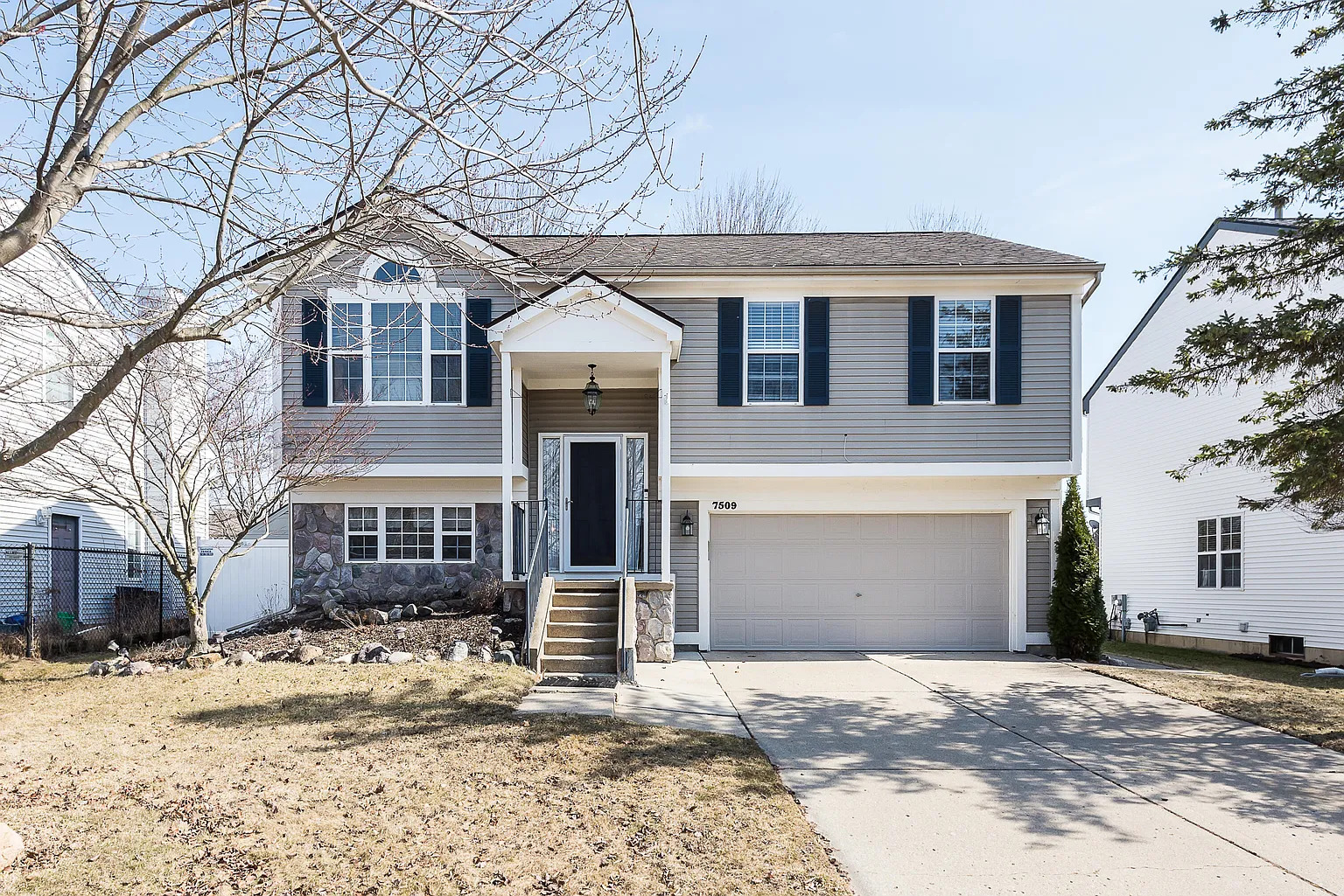 7509 Oakland Hills Dr photo 1