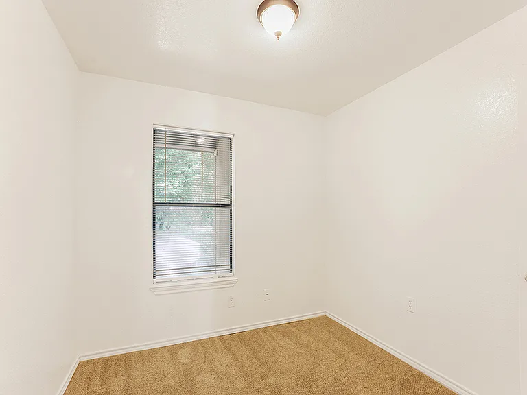 315 Isbell Rd — Photo 17