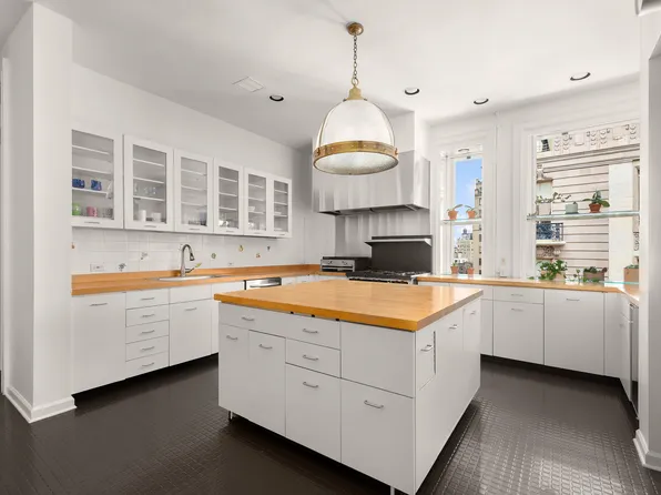 1 West 72nd Street image 16 of 25