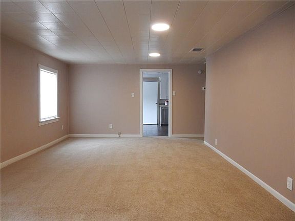 3rd image of 501 S Jackson Ave