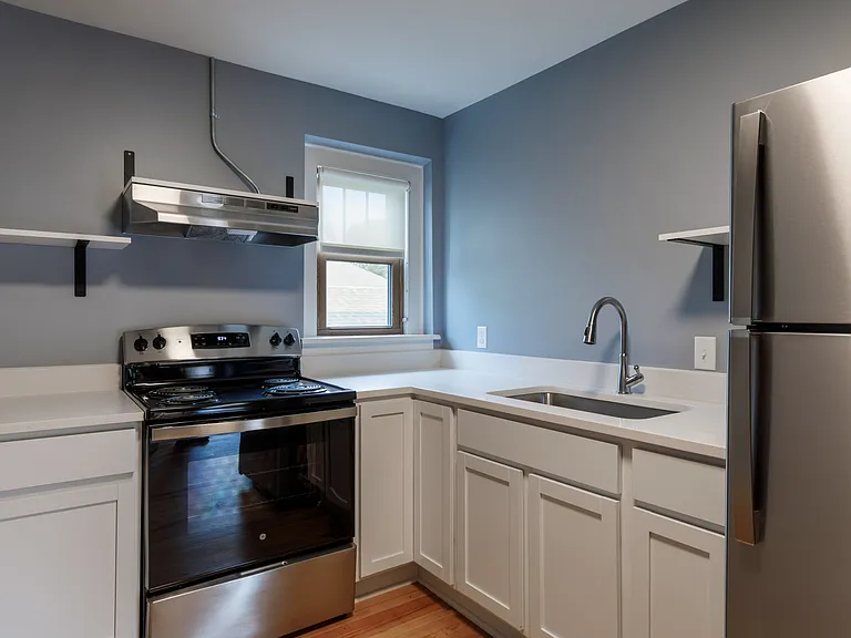 1017 Millington St #10 — Photo 2