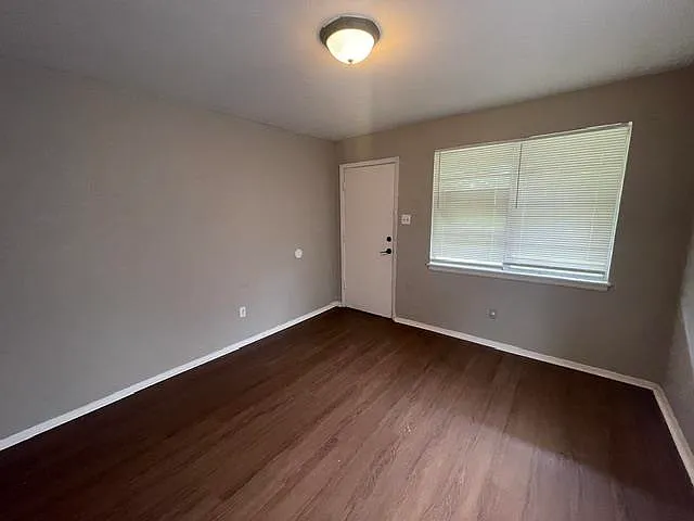 2 bed, 1.0 bath, 638 sqft, $649 — Photo 3