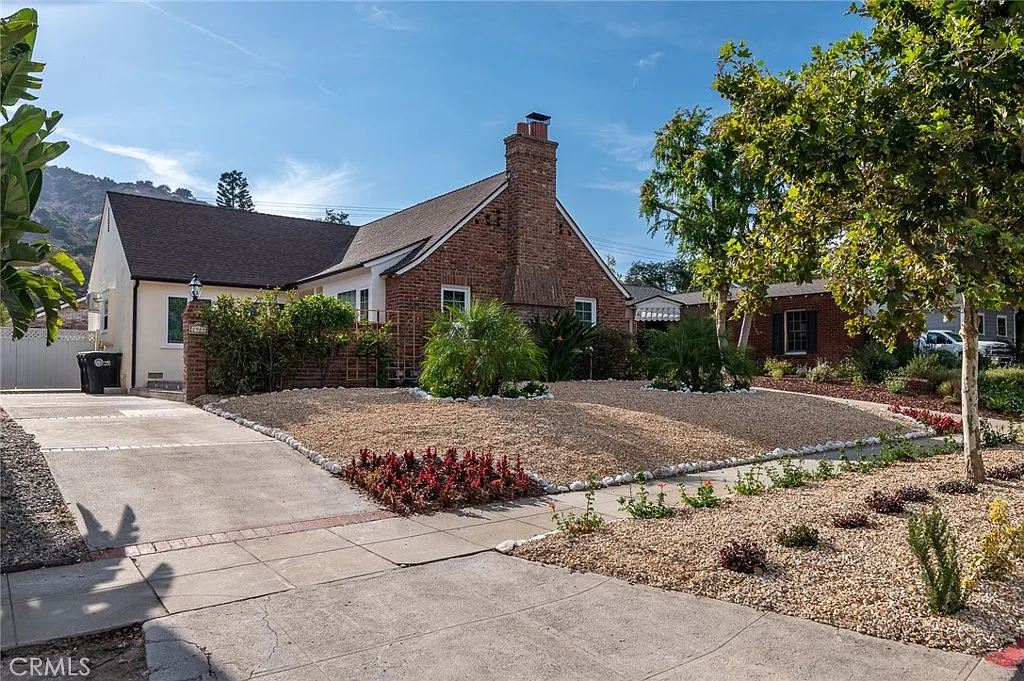 4 bed, 1855 sqft, $5,500 — Photo 2