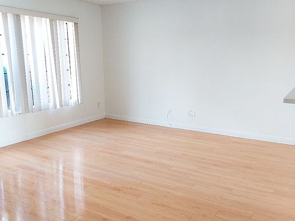 3rd image of 6400 Kraft Ave APT 6