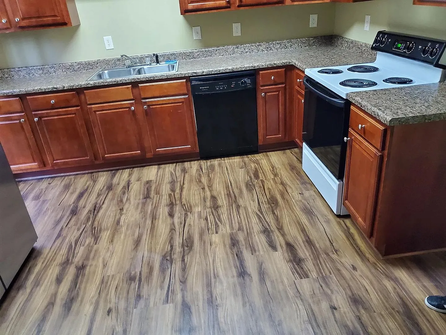 Room in 3 Bedroom Home at Olmadison Pl — Photo 3
