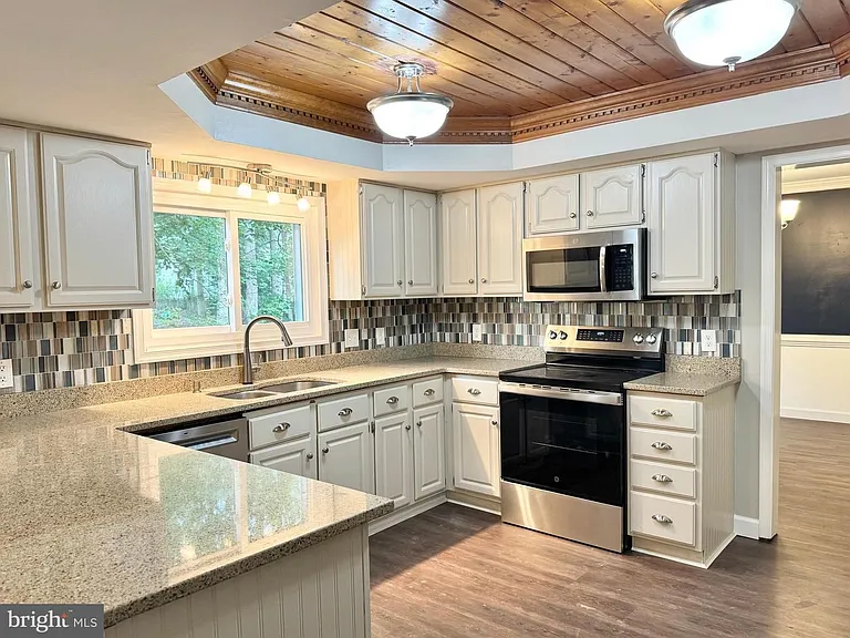3302 Aquia Dr — Photo 33