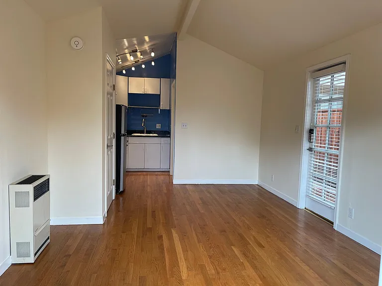 Live Oak Ave — Photo 4