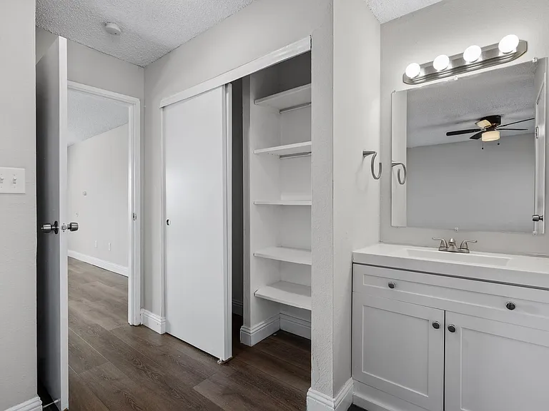 The Atrium - Lease Now, Live Easy — Photo 8