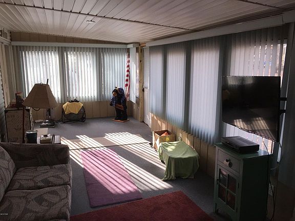3rd image of 640 Fox Ln