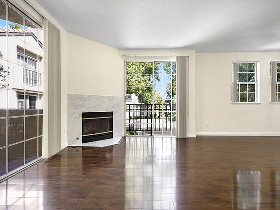 4th image of 24149 Del Monte Dr Unit 315