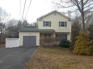 15 Devon Ln, Middle Island, NY 11953