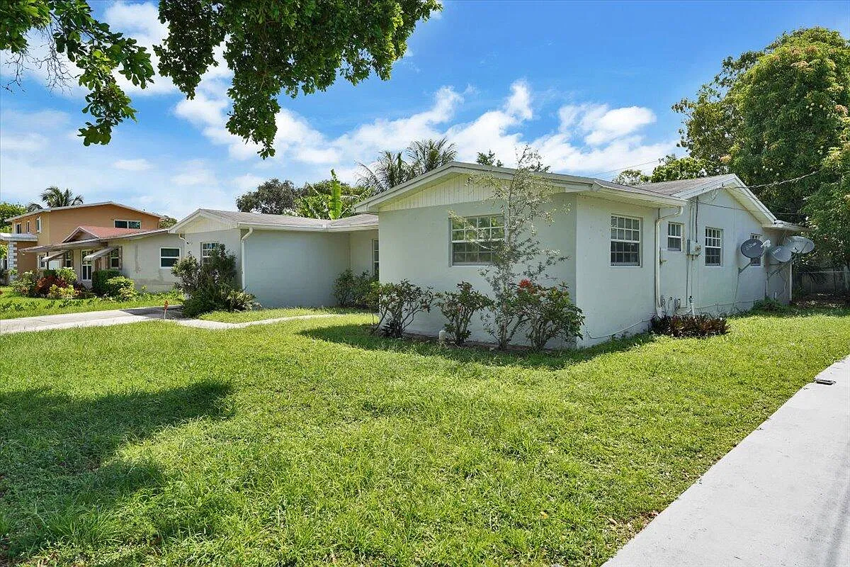 4 bed, 2.0 bath, 1639 sqft, $3,500 — Photo 3
