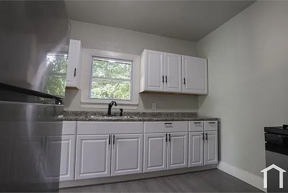 3 bed, $2,100 — Photo 4