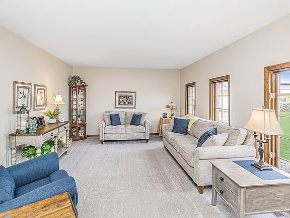 2nd image of 8437 Orenia Ct