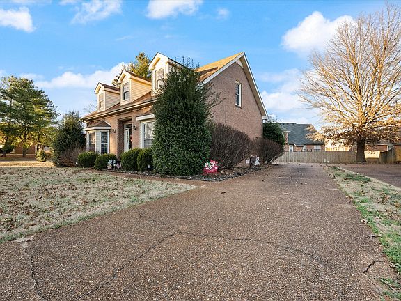 3rd image of 2403 Franklin Ln