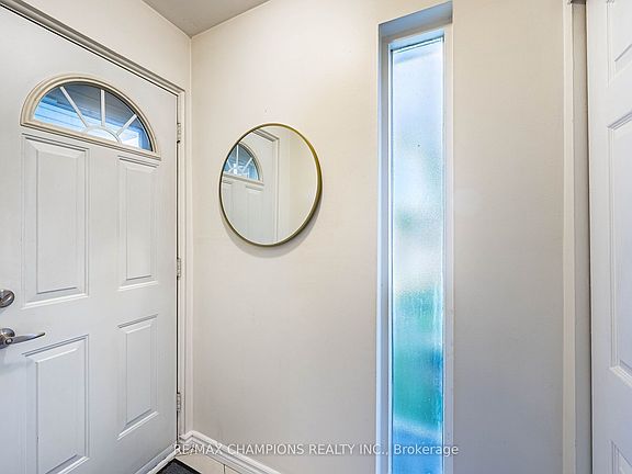 4th image of 925 Bayly St #17