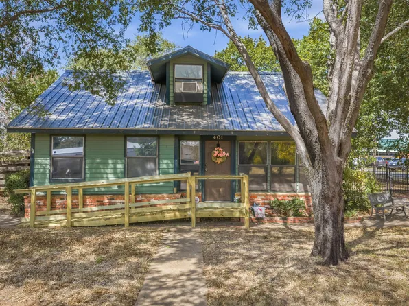 401 S 10th St, Comanche, OK 73529