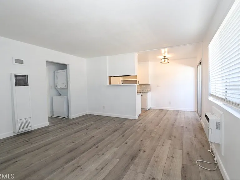 460 Vista Ave #B — Photo 3