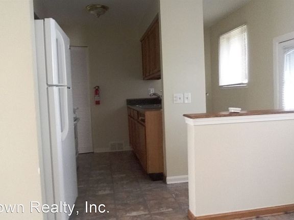 2nd image of 1211 Desoto Ave