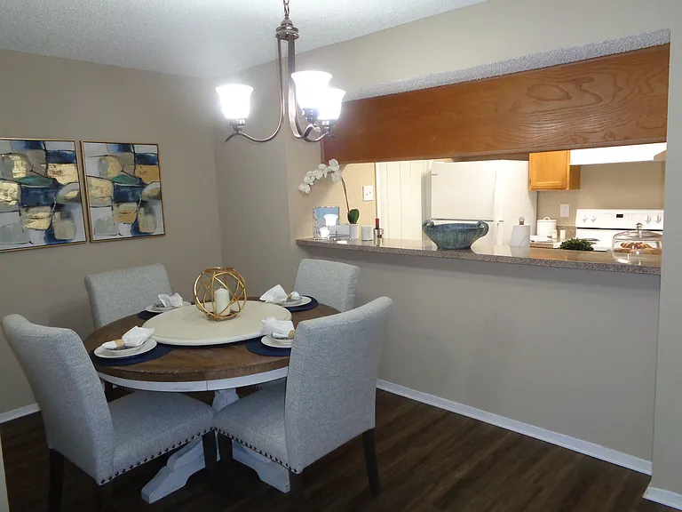 Woodlake Apartments — Photo 9