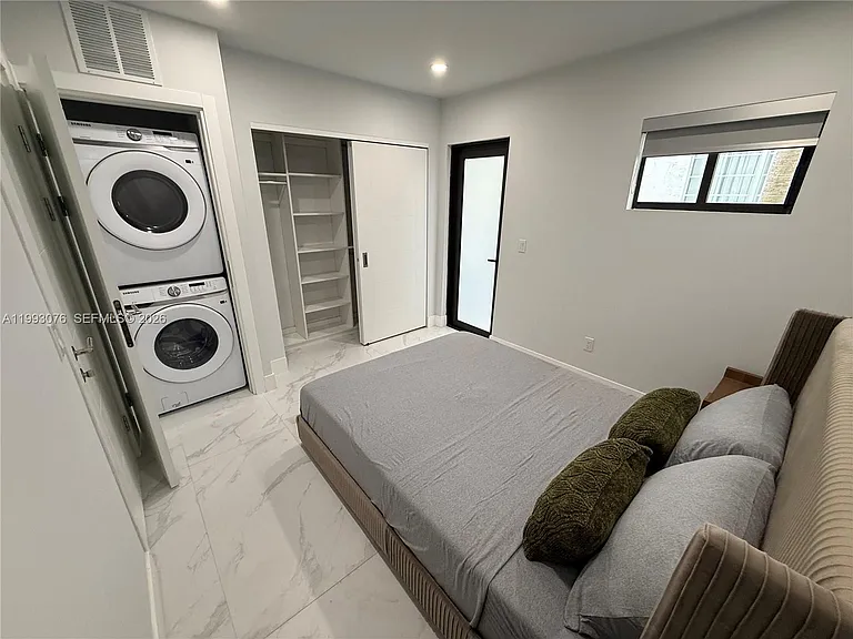 944 Jefferson Ave #15 — Photo 11
