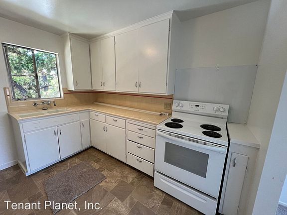 3rd image of 210 El Carmelo Ave #11270738