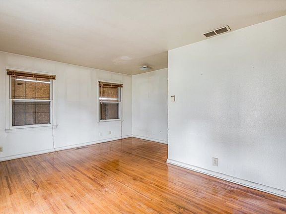 3rd image of 1842 N Chautauqua Ave