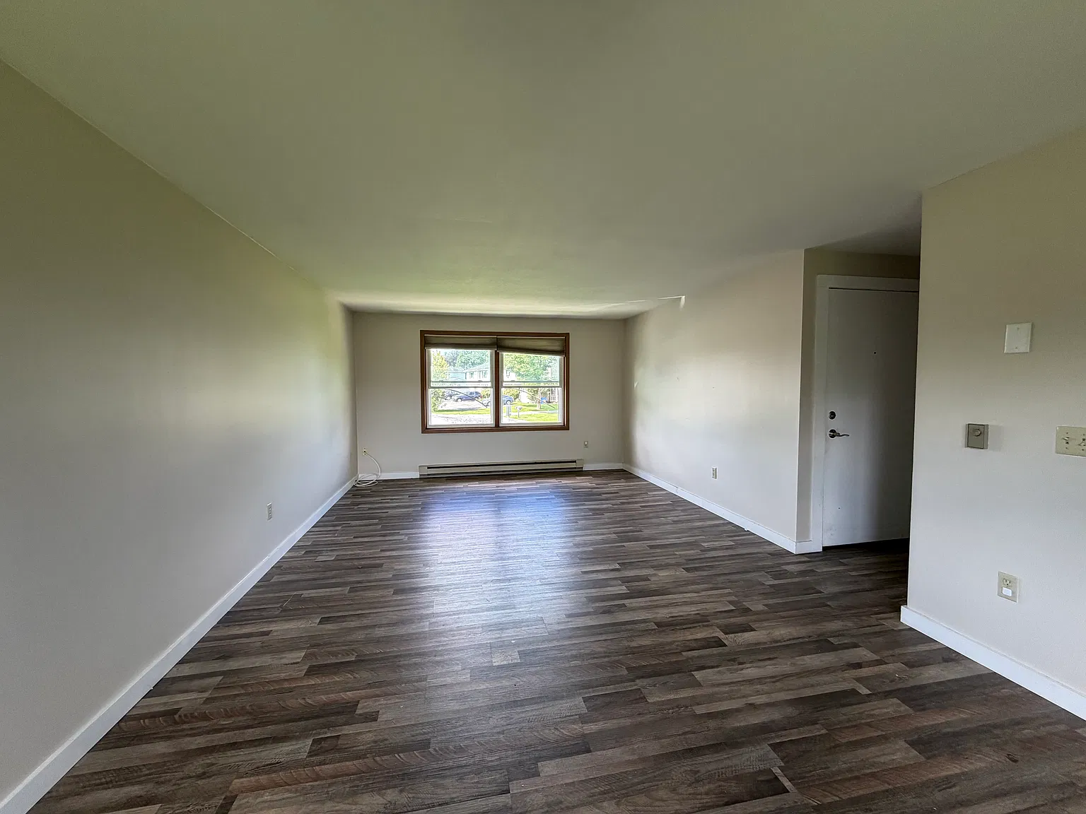 3 bed, 2086 sqft, $1,500 — Photo 3
