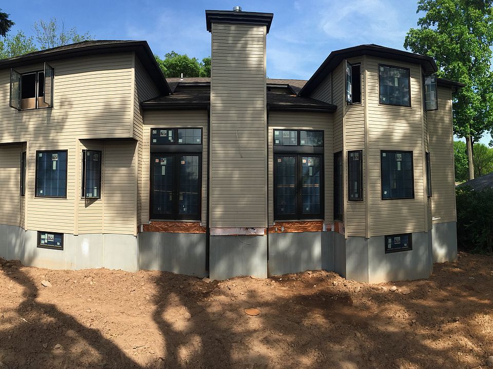 2nd image of 837 Koman Dr