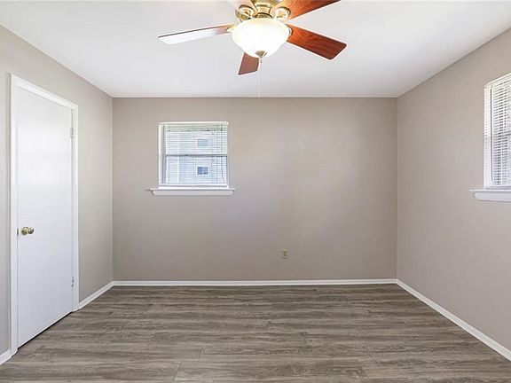 3rd image of 335-37 W Robert E Lee Blvd