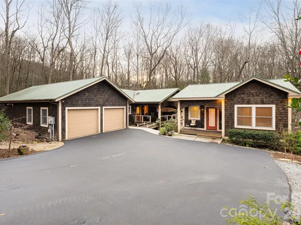 457 Hearthstone Way, Horse Shoe, NC 28742