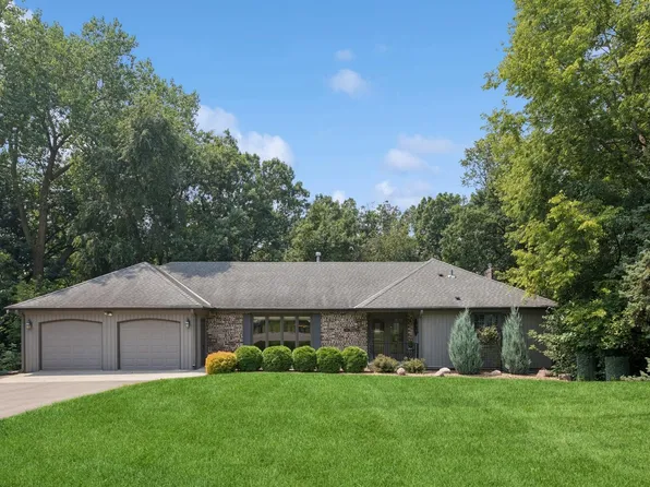 111 Pony Ln W, Apple Valley, MN 55124