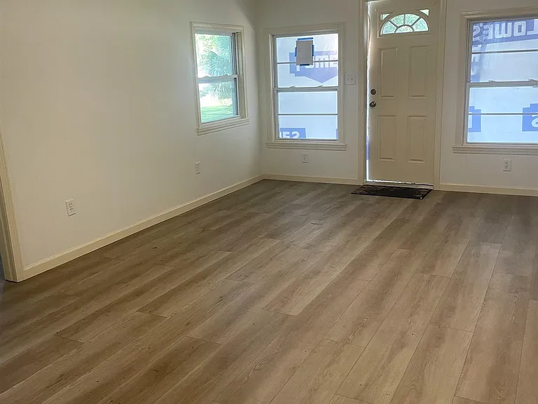4588 1st Ave — Photo 5
