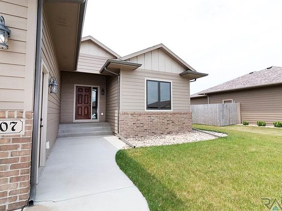 3rd image of 207 S Shebal Ave