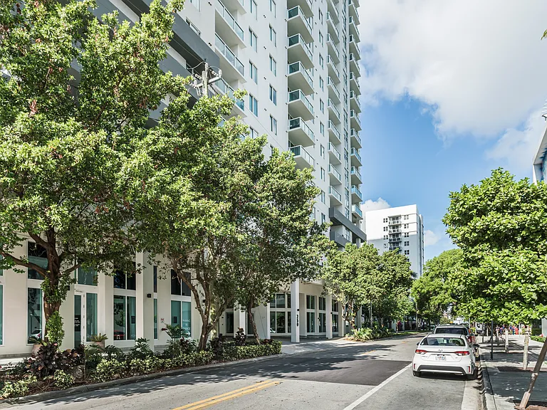 25 Biscayne Park — Photo 3