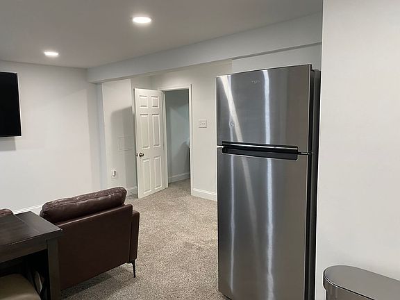 4th image of 7416 Rhondda Dr #Basement