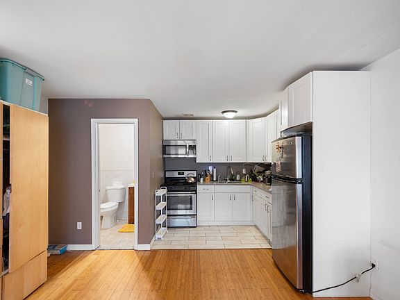 2nd image of 306A Evergreen Ave #2