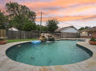 8423 Sharpview Dr, Houston, TX 77036