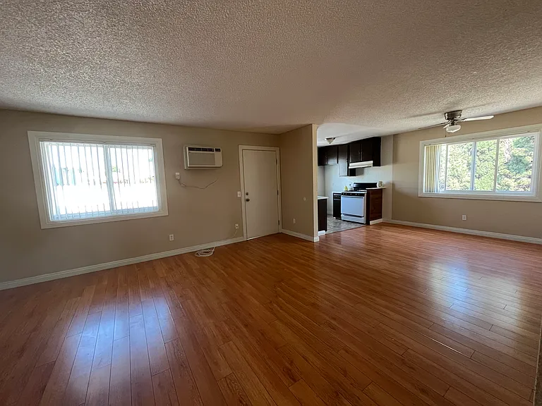 14601 W Vanowen St — Photo 2