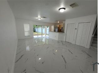 689 NW 6th St, Florida City, FL 33034