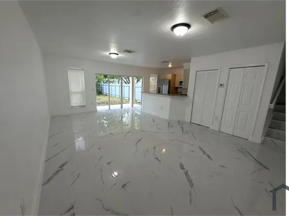 689 NW 6th St, Florida City, FL 33034