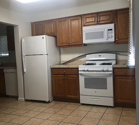 4th image of 5426 Pelham St