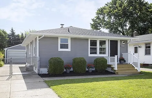 1055 Parker Blvd Photo 1