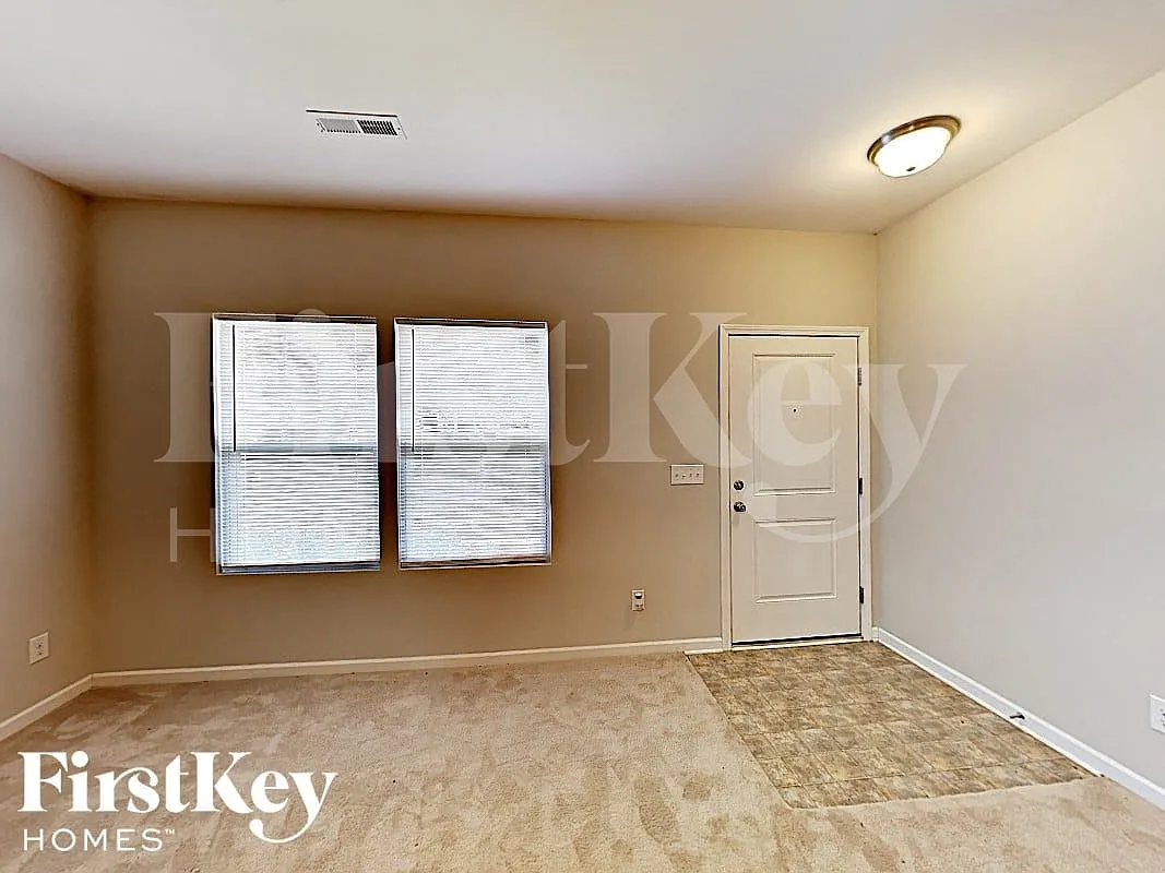 3 bed, 2.5 bath, 1596 sqft, $2,200 — Photo 3