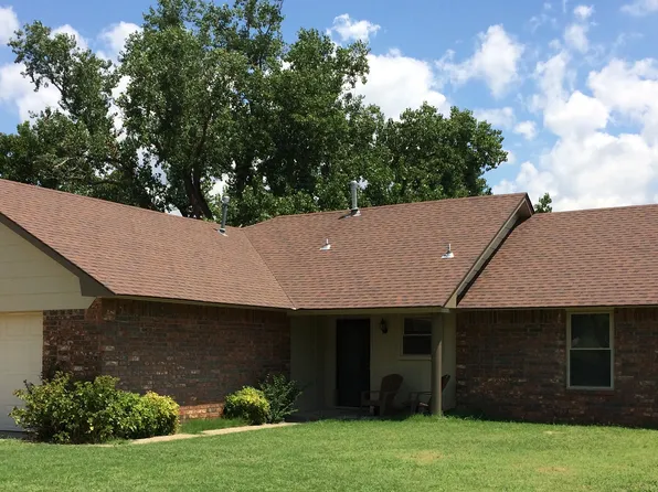3220 Oak Park Ln, Woodward, OK 73801