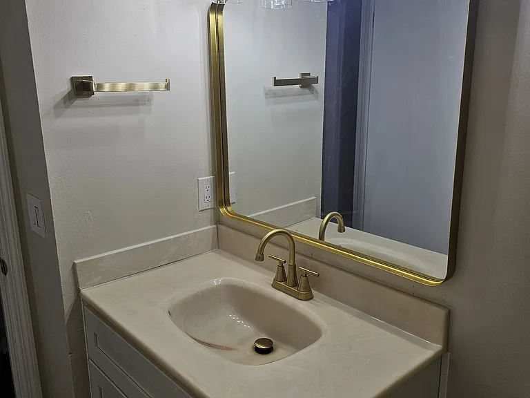 5727 Lexington Dr — Photo 25